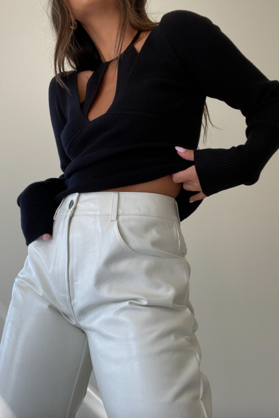 HALTER CUT OUT DETAIL KNIT TOP